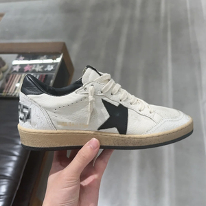 Chaussures décontractées polyvalentes en cuir véritable 2026 pour hommes et femmes, style urbain, blanches, à lacets, respirantes - Product Image 1