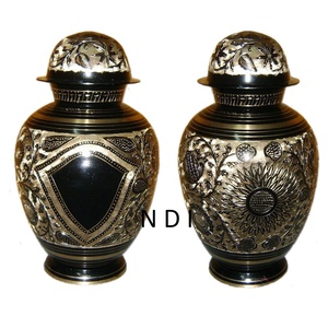 Urnas de cremación de Metal con diseño en relieve de acabado antiguo para adultos Ashesurns funerarios de estilo europeo - Product Image 1