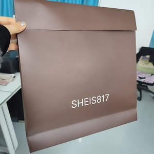 Bolsas de Papel Recubierto Marrón de Lujo - Empaque Impreso Personalizado para Ropa y Cosméticos de Alta Gama - Product Image 1