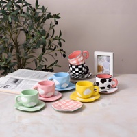 Ensemble tasse et soucoupe en céramique pour le thé de l'après-midi, motif nuage de couleur pastel, irrégulier, moderne et minimaliste