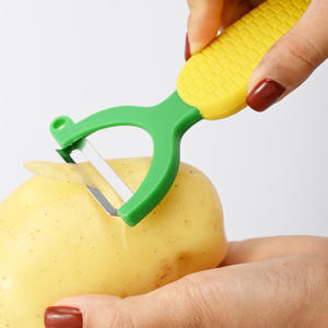 Éplucheur de légumes multifonction Yangjiang avec poignée en caoutchouc souple pour usage en cuisine ZYC60 - Product Image 3