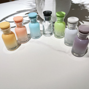 Flacon de parfum en verre coloré de 30 ml avec vaporisateur à pression pour brume fine, conteneur vide transparent pour échantillons de voyage - Product Image 2