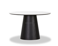 Table à manger ronde moderne en pierre frittée recyclée, plateau en céramique rond avec pieds en bois