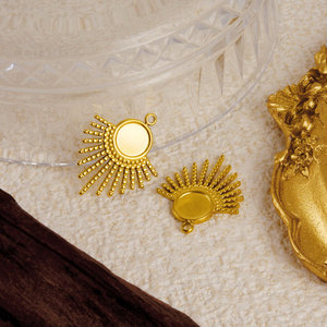 Collier pendentif soleil en acier inoxydable avec base de cabochon sertie, argent, or, arc-en-ciel - Product Image 3