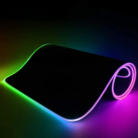 Tapis de souris RGB avec éclairage LED sur les bords, surface douce, base en caoutchouc antidérapante pour configuration de jeu