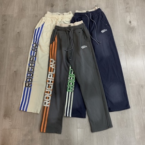 Nuovi <span class=keywords><strong>Pantaloni</strong></span> Tuta RoughPlay da Uomo, Stile Retrò <span class=keywords><strong>con</strong></span> Lavaggio Acido, Decorazioni in Strass, Tasche <span class=keywords><strong>con</strong></span> Zip e Righe - Product Image 1