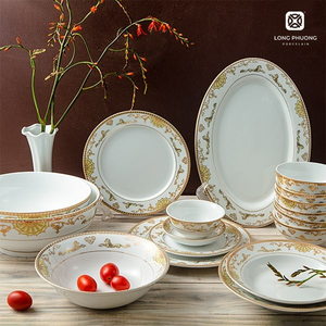 Vaisselle durable plaquée or par Thien Ma-Assiettes rondes minimalistes en céramique et en plastique | Technique de four pour les maisons modernes - Product Image 1