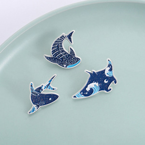 Nuevo broche decorativo con diseño de nicho de criaturas marinas, tiburón, rayo, ballena, cielo estrellado azul creativo - Product Image 2