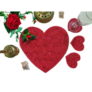 Mantel Individual con Cuentas de Corazón Rojo, Hecho a Mano con Cuentas de Vidrio, para San Valentín, Decoración Romántica para Mesa - Product Image 1