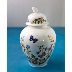 Grand vase en céramique et porcelaine Gabriella P. avec un design élégant de fleurs et de papillons - Product Image 2
