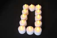 Kit de bougies LED sans flamme rechargeables, lumière jaune vacillante avec base de charge, bougie LED en ABS pour décoration de mariage