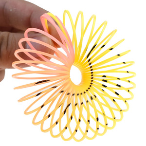 Vente en gros 2023 Mini ressort arc-en-ciel élastique anti-stress, jouet de fête d'anniversaire pour la dextérité manuelle - Product Image 4