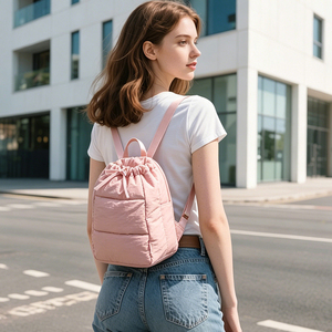 Mini sac à dos matelassé en nylon rose personnalisé avec poche à cordon, service OEM ODM pour les marques de mode et les commandes en gros - Product Image 2