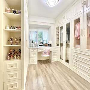 Dressing avec porte en bois massif, options de stratifié et de marbre artificiel personnalisables, mobilier de chambre moderne - Product Image 1