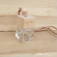 Mini diffuseur d'air suspendu de parfum vide de voiture carré de 8ml avec clips d'aération
