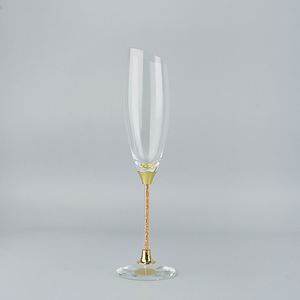 Copa de Vino Sencilla de Tallo Alto con Cristal Tallado, Juego de 2 Copas de Regalo de Boda, Copa de Champán Oblicua de Cristal Tallado Estilo Europeo - Product Image 1