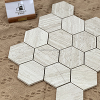 Carrelage en mosaïque de marbre gris à motif hexagonal moderne, imitation bois, avec design graphique pour piscine et mur