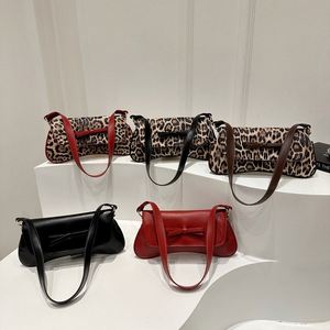 Sac de plage personnalisé grand format, sac fourre-tout léger et matelassé pour femme, sac à main matelassé doux et moelleux avec - Product Image 1