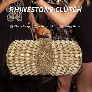 Pochette en métal avec chaînes de strass carrés pour femme, idéale pour les mariages, banquets et soirées - Product Image 2
