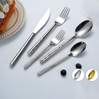 Ensemble de couverts en acier inoxydable martelé pour la cuisine à domicile couverts en argenterie forgée à la main fourchettes à dîner couteaux cuillères