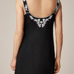 ชุดเดรสผ้าลินินลำลองสำหรับผู้หญิง คุณภาพสูง ผลิตตามสั่ง (OEM) ผ้าฝ้าย ปักลายดอกไม้ธรรมชาติ ระบายอากาศได้ดี เป็นมิตรต่อสิ่งแวดล้อม ทออย่างประณีต - Product Image 2