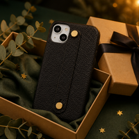 Étui de téléphone en cuir pleine fleur grainé avec dragonne et rivets dorés pour iPhone 15 16 17 18 Pro Max, personnalisable avec logo, ODM