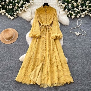 Robe longue en dentelle à col montant, manches lanternes et taille cintrée, style romantique français, vente en gros - Product Image 1