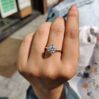 Alta calidad 1CT 1.5CT 2CT 3CT 4CT 18K oro corte redondo Moissanite bisel anillo mujeres Vvs diamante solitario anillo de compromiso joyería