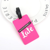 Étiquette de bagage intelligente en PVC souple avec sangle à boucle - Accessoires de voyage portables écologiques - Étiquettes personnalisées par sublimation - Motif lettres