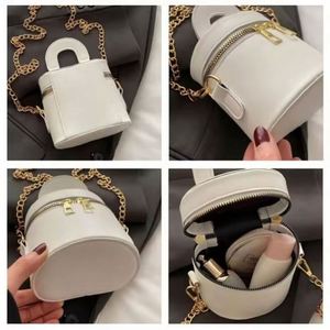 Bolso de cubo mini de 6 pulgadas de alta gama para mujer al por mayor, de piel sintética con forro de poliéster, cremallera de moda y cadena de un solo tirante. - Product Image 5