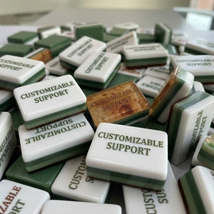 Set di Tessere da Mahjong Americano in Acrilico Effetto Legno a Quattro Strati, Leggero e Resistente allo Sbiadimento, per Divertimento Familiare e Giochi da Viaggio - Product Image 2