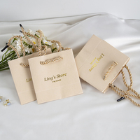 Sacs cadeaux en papier de luxe beiges modernes et portables de 11*6*12 cm avec poignées en corde, emballage cadeau pour bijoux
