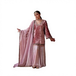 Último Diseño Moderno Indio: Traje Lehenga Kurta de Alta Costura en Terciopelo Reversible para Invierno, Estilo Bollywood, Ajuste Delgado para Bodas y Fiestas - Product Image 3