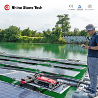 Robot de nettoyage de panneaux solaires photovoltaïques de type sur chenilles pour les fermes solaires résidentielles, commerciales et industrielles avec fonctionnement à distance