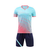 Maillots de football avec logo d'équipe, options personnalisables pour les noms d'équipe, les logos et les numéros de joueur, disponibles pour une expédition rapide
