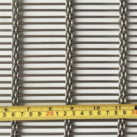 Maille architecturale en acier inoxydable câblée et à barres pour façades de parkings, écrans de cages d'escalier et ombrage solaire