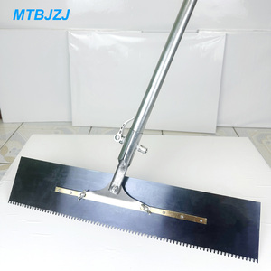 Râteau à pointes en acier inoxydable avec long manche en aluminium, outil de distribution dentelé pour sols en époxy, outil de pose de béton et de résine époxy DIY - Product Image 1