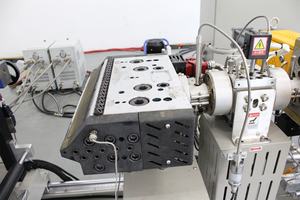 3ローラーカレンダーユニットを備えたツインスクリューシート押出機 - Product Image 3