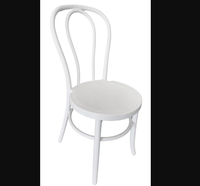 Chaise empilable en bois courbé blanc gracieux pour les mariages en plein air pour les hôtels
