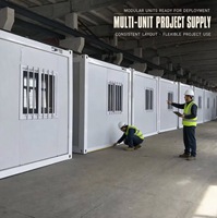 Bureau de chantier compact modulaire préfabriqué avec portes et fenêtres intégrées pour projets de construction, appartements modernes