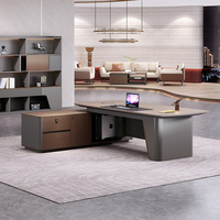 Bureau de direction en bois convertible en forme de L, moderne et luxueux, avec structure robuste et armoire latérale, idéal pour PDG, directeur ou patron.