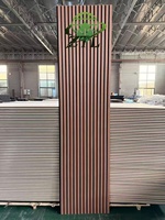 Panneaux muraux insonorisants modernes en MDF Akupanel à lattes de bois, isolation acoustique élevée avec design graphique – Vente en gros usine