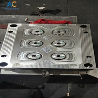 Machine de moulage par soufflage automatique pour bouteilles PET PC et PE avec composants centraux pompe et moteur avec préforme et moule à capuchon