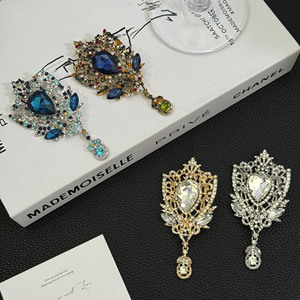 Broche de luxe en alliage plaqué or, style européen, avec cristaux en forme de goutte d'eau et strass, pour cadeau de mariage, unisexe - Product Image 6