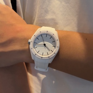 Nouvelle Montre Couple 2026 Tendance Sportive à Quartz Étanche 3ATM Montre Homme Simple et Décontractée - Product Image 4