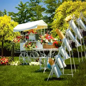Carretto di cibo per matrimonio con fiori in metallo con decorazione galleggiante in metallo bianco per eventi di festa all'aperto