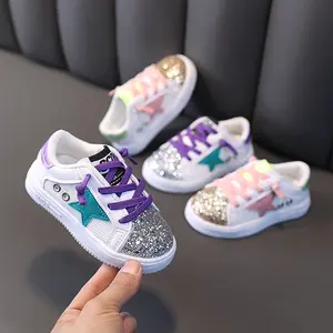 Zapatillas de deporte a la moda para niños y niñas, zapatos informales transpirables con lentejuelas y estrellas, para primavera, 2022
