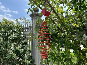 Mangeoire automatique spirale <span class=keywords><strong>pour</strong></span> oiseaux sauvages, suspendue, argentée, 7*35cm, <span class=keywords><strong>pour</strong></span> jardin, écologique, en fer, <span class=keywords><strong>pour</strong></span> friandises et boules <span class=keywords><strong>de</strong></span> <span class=keywords><strong>graisse</strong></span> - Product Image 4