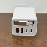 Cargador de Pared 5 en 1 para Reino Unido con Cable Tipo C Retráctil, Hub de Carga USB de 4 Puertos, Enchufe de Viaje Universal de Carga Rápida para Hogar y Oficina
