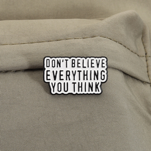 Pin de Esmalte con Frase Divertida 'No Creas Todo lo que Piensas', Reflexión Personal, Conciencia Crítica, Broche, Insignia para Solapa - Product Image 3